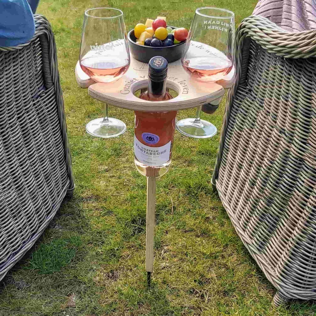 Přenosný stůl na víno a perfektní aperitivy