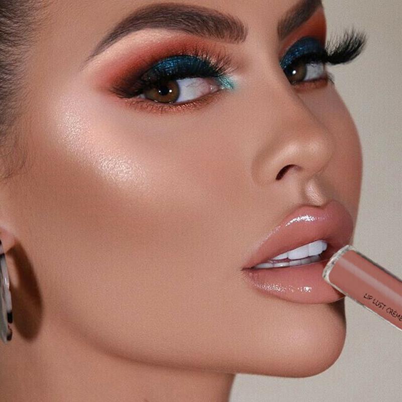 Intense color and perfect hold all day long 