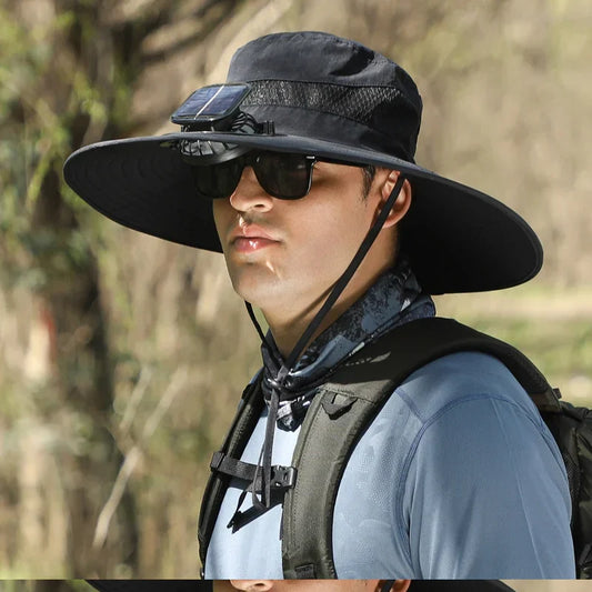 Klobúk so zabudovaným solárnym ventilátorom 