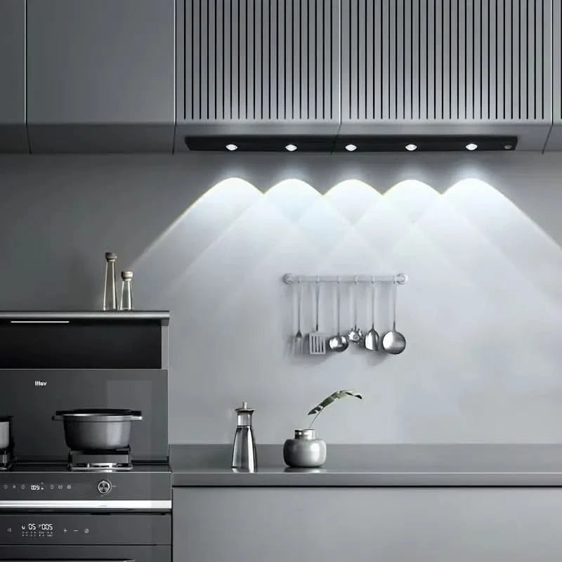 LED lampa s inteligentním pohybovým senzorem a lepidlem 