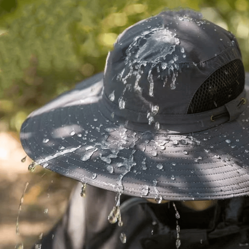 Klobouk s integrovaným solárním ventilátorem 