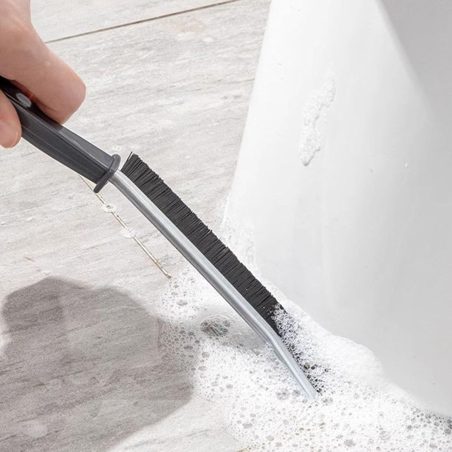 Spazzola di pulizia curvata con setole ultra sottili 