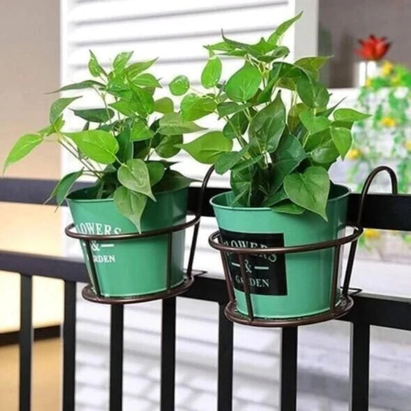 Suspended support for flower pots 