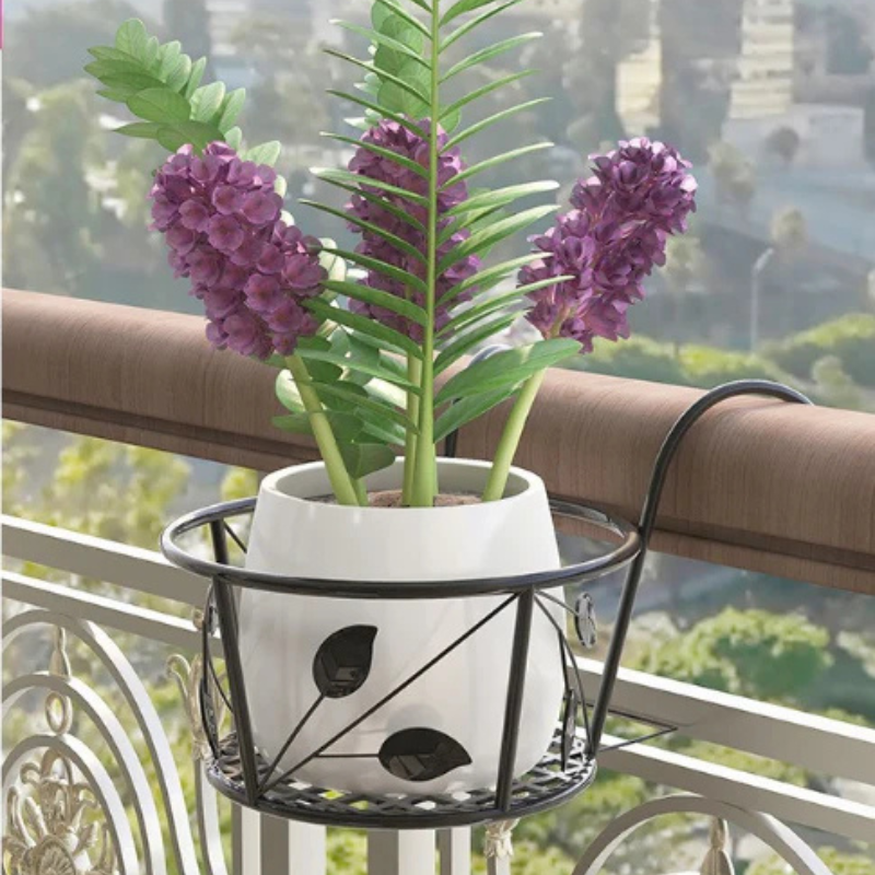 Suspended support for flower pots 