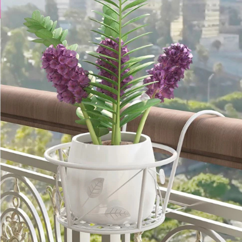 Suspended support for flower pots 