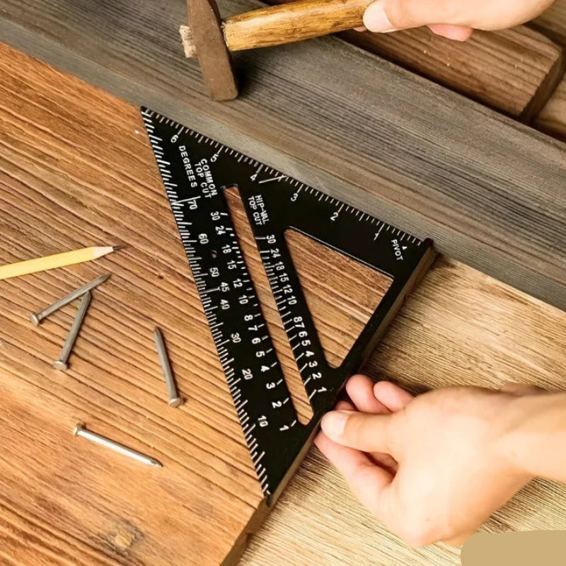 Essential 5-in-1 tool for perfect cuts 