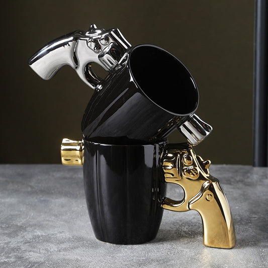 Tazza di design con manico a pistola ultra originale