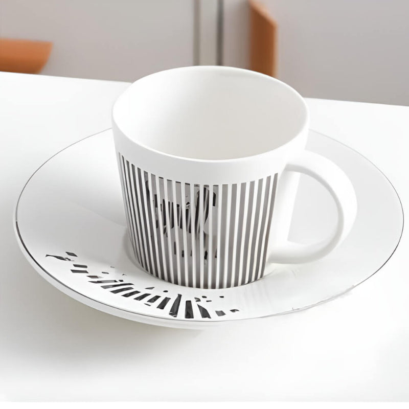 En stilren kaffe med en kopp som avslöjar en hemlighet 