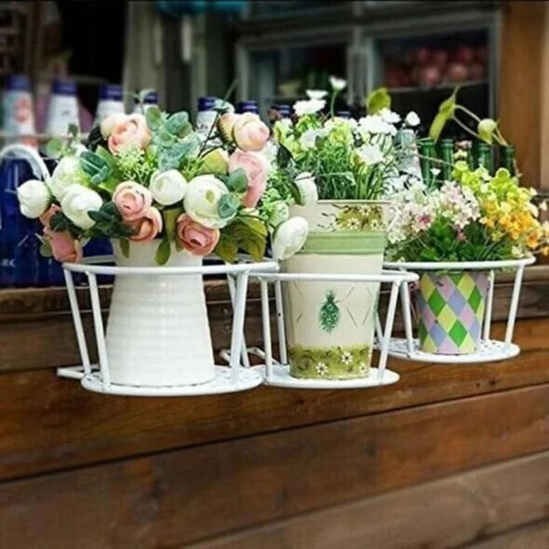 Suspended support for flower pots 
