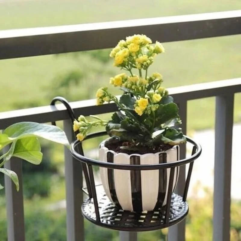 Suspended support for flower pots 